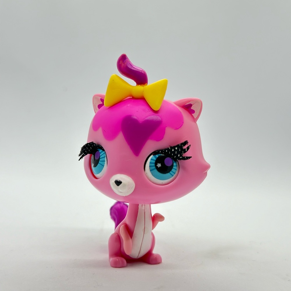 Littlest Pet Shop LPS Authentic Tricks & Talent 2761 Pink Cat Kitten 2012 Hasbro